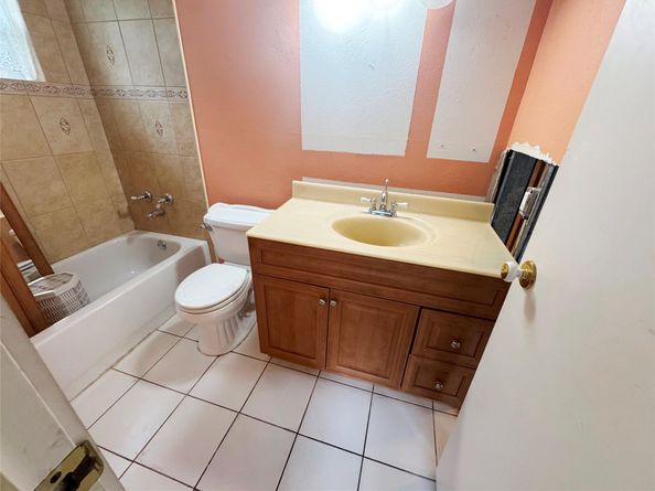 3506 NW 49th Ave 416, Lauderdale Lakes FL 33319