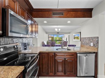 6217 Balboa Cir