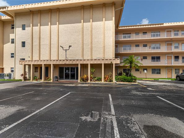 4151 NW 41st St 409, Lauderdale Lakes FL 33319