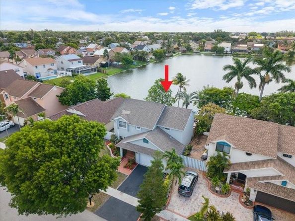 961 SW 98th Ave, Pembroke Pines FL 33025