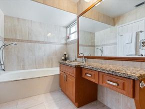961 SW 98th Ave, Pembroke Pines FL 33025