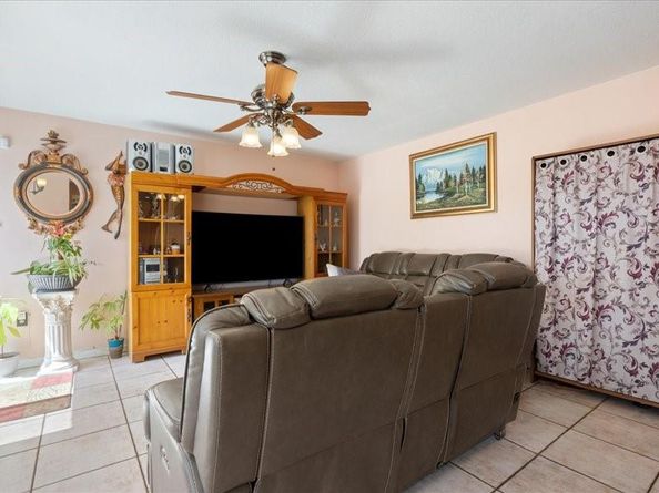 961 SW 98th Ave, Pembroke Pines FL 33025