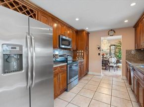 961 SW 98th Ave, Pembroke Pines FL 33025
