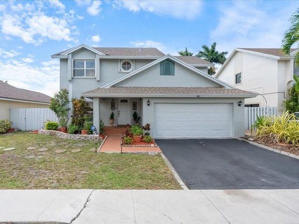 961 SW 98th Ave, Pembroke Pines FL 33025