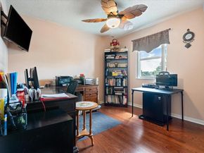 961 SW 98th Ave, Pembroke Pines FL 33025