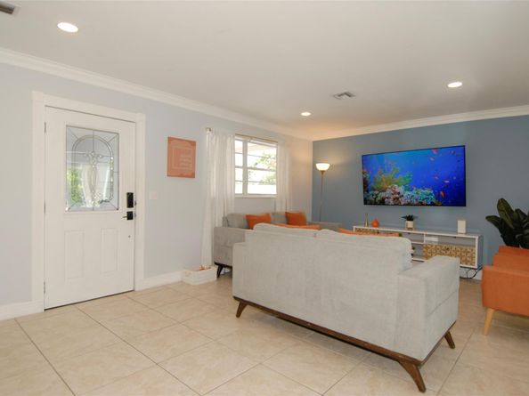 21 NE 57th Ct, Fort Lauderdale FL 33334