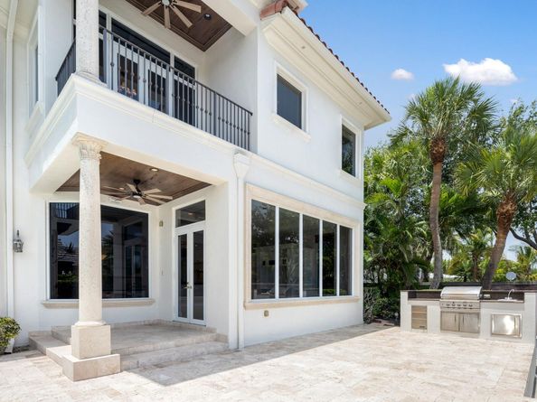 501 Golden Harbour Dr, Boca Raton FL 33432