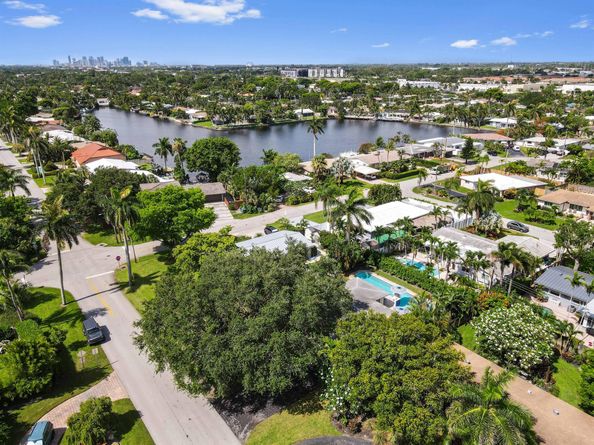 4311 NE 16th Avenue, Oakland Park FL 33334