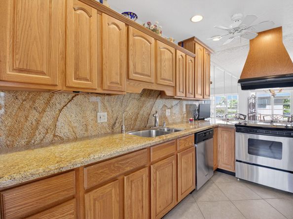 1111 Lemon Tree Terrace 204, Delray Beach FL 33445