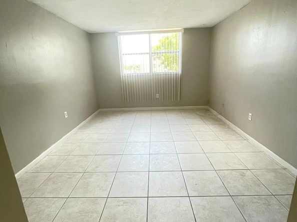 2840 Somerset Dr 212M, Lauderdale Lakes FL 33311
