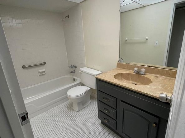 2840 Somerset Dr 212M, Lauderdale Lakes FL 33311