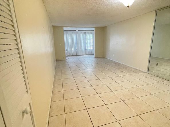 2840 Somerset Dr 212M, Lauderdale Lakes FL 33311