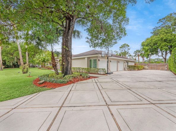 8659 Thousand Pines Circle, West Palm Beach FL 33411