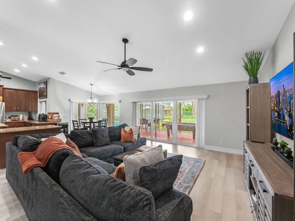 8659 Thousand Pines Circle, West Palm Beach FL 33411