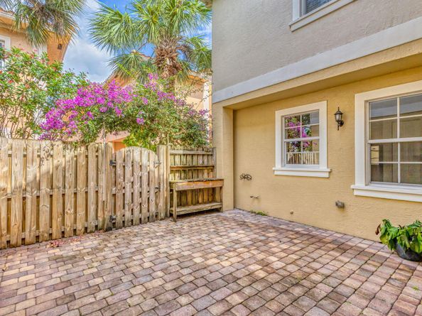 575 Dakota Drive, Jupiter FL 33458