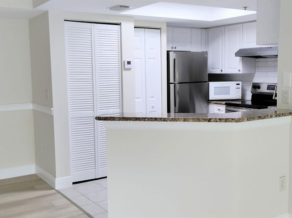 1000 Crestwood Court S 1008, Royal Palm Beach FL 33411