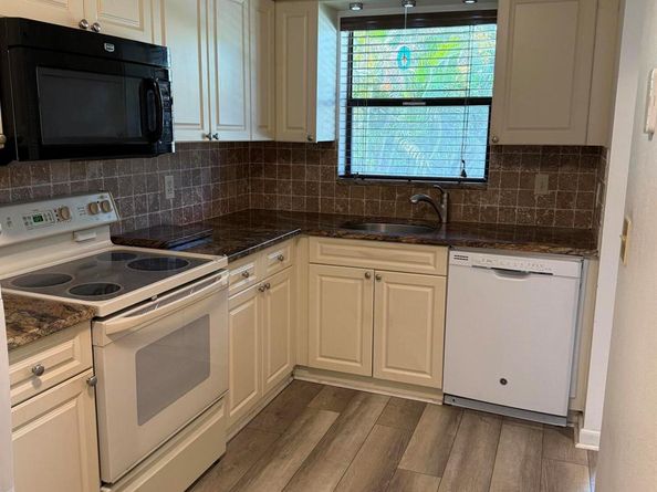 4760 Lucerne Lakes Boulevard 206, Lake Worth FL 33467