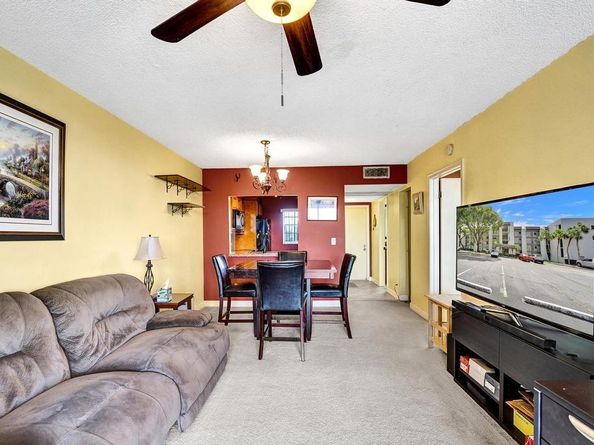 9230 Lagoon Pl 406, Davie FL 33324