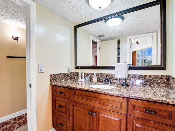 9230 Lagoon Pl 406, Davie FL 33324