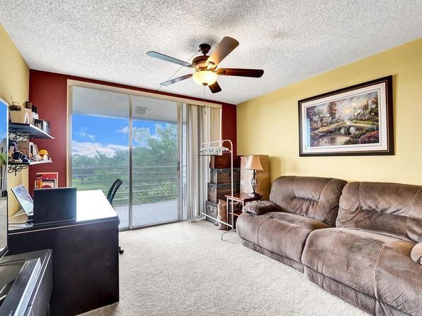 9230 Lagoon Pl 406, Davie FL 33324