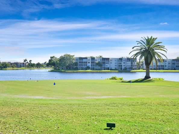 9230 Lagoon Pl 406, Davie FL 33324