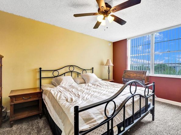 9230 Lagoon Pl 406, Davie FL 33324