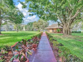9230 Lagoon Pl 406, Davie FL 33324