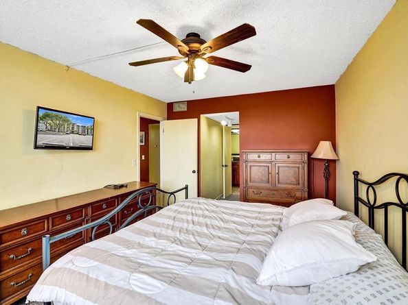 9230 Lagoon Pl 406, Davie FL 33324