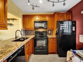 9230 Lagoon Pl 406, Davie FL 33324