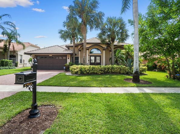 19923 Dinner Key Dr, Boca Raton FL 33498