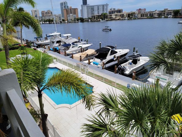 2100 Diana Dr 310, Hallandale Beach FL 33009