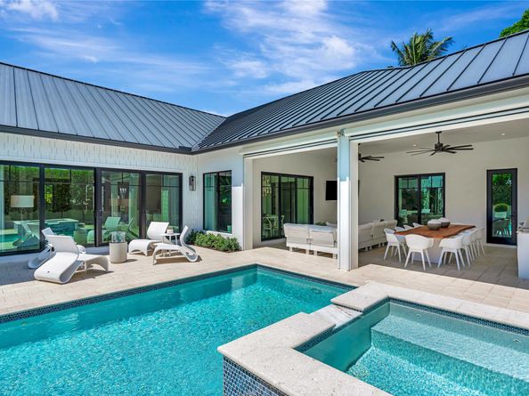109 NE 9th St, Delray Beach FL 33444