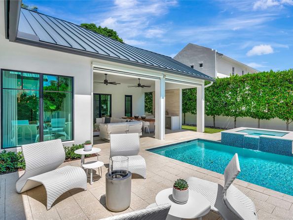 109 NE 9th St, Delray Beach FL 33444