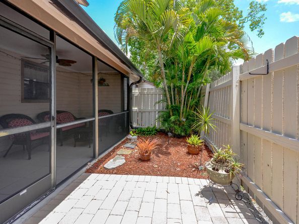 122 Sherwood Circle 10b, Jupiter FL 33458