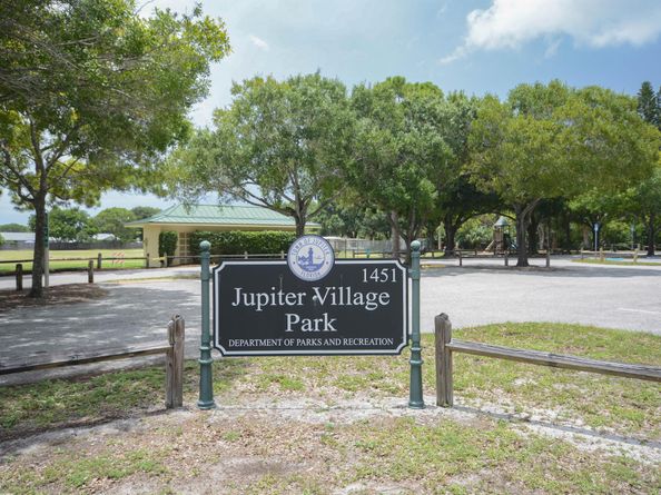 122 Sherwood Circle 10b, Jupiter FL 33458