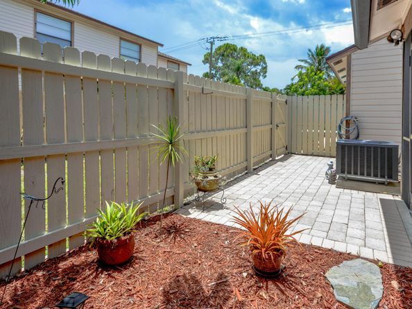 122 Sherwood Circle 10b, Jupiter FL 33458