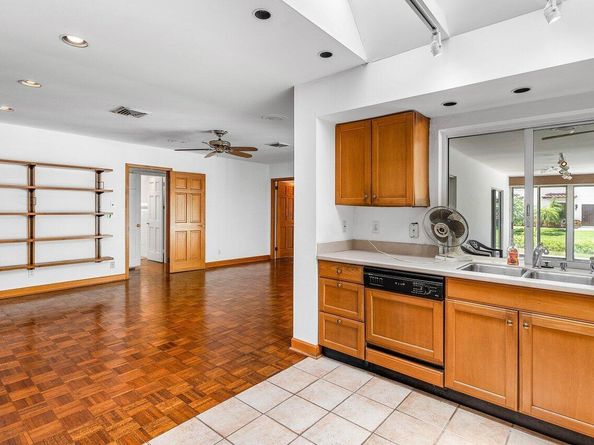 11991 Lake Shore Place, North Palm Beach FL 33408