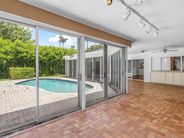 11991 Lake Shore Place, North Palm Beach FL 33408