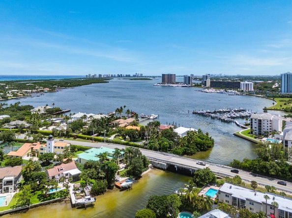 11991 Lake Shore Place, North Palm Beach FL 33408
