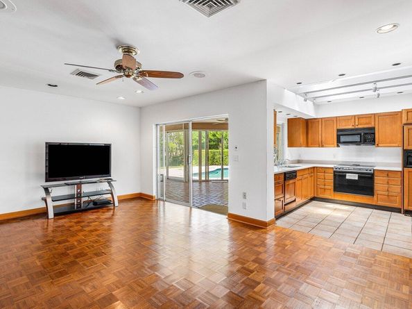 11991 Lake Shore Place, North Palm Beach FL 33408
