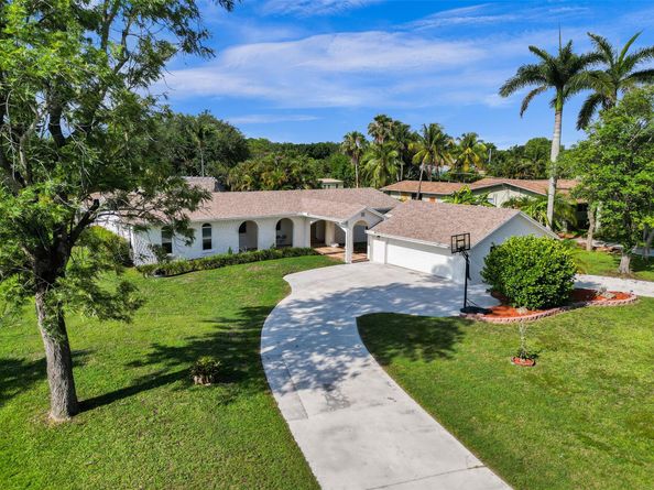 13770 SW 18th Ct, Davie FL 33325