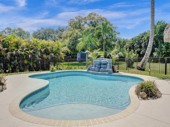 13770 SW 18th Ct, Davie FL 33325