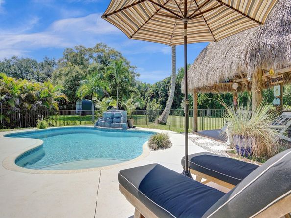 13770 SW 18th Ct, Davie FL 33325