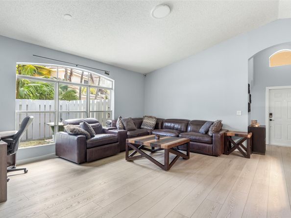 801 NW 130th Ave, Pembroke Pines FL 33028