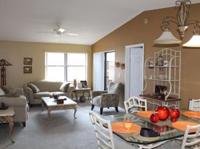7609 Tahiti Lane 201, Lake Worth FL 33467
