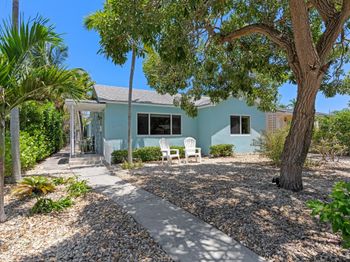 1120 N Palmway
