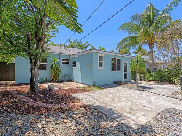 1120 N Palmway, Lake Worth Beach FL 33460