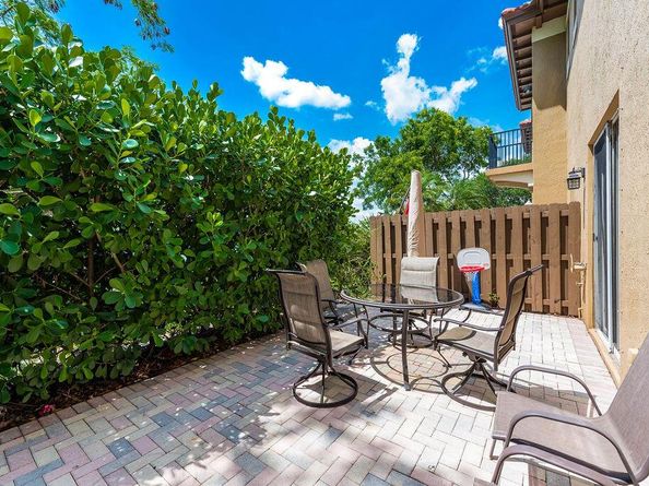 6911 Julia Gardens Drive, Coconut Creek FL 33073