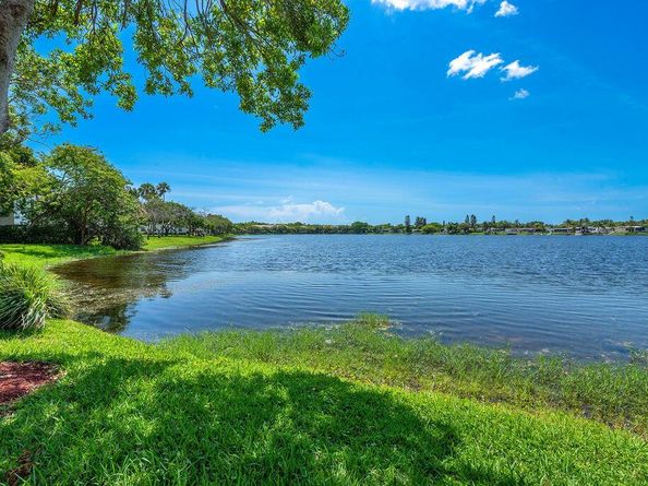 6911 Julia Gardens Drive, Coconut Creek FL 33073