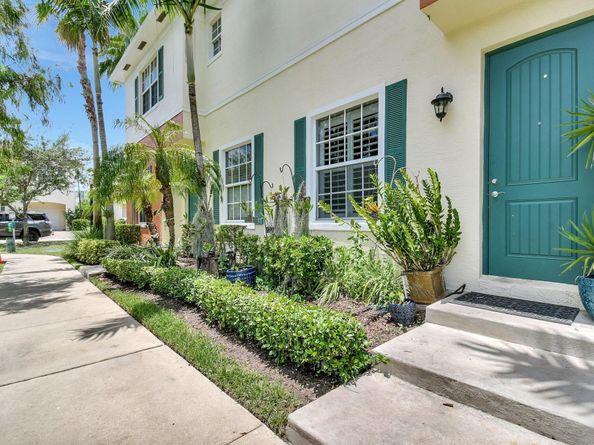 264 SW 6 Court, Pompano Beach FL 33060